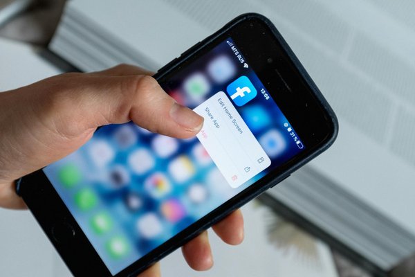 Protégez Vos Données : Le Guide Essentiel pour Naviguer en Toute Discrétion